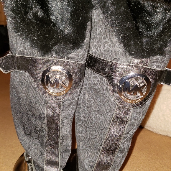 Boots - Picture 4 of 4